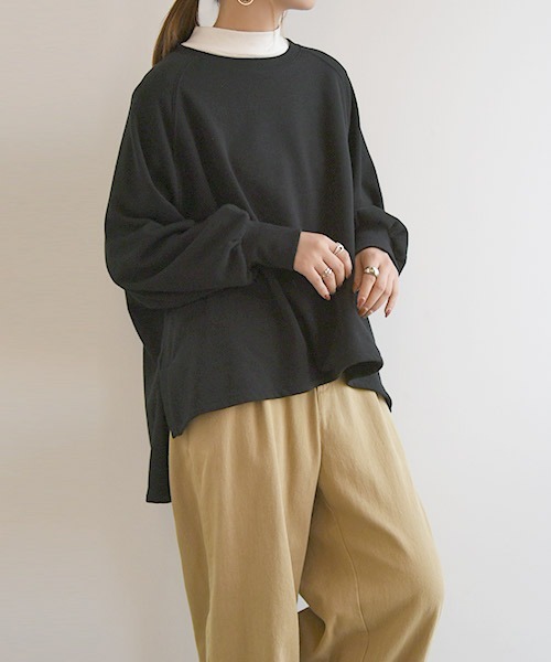 and it_（アンドイット）の「ボリュームスリーブゆる裏起毛プルオーバー（スウェット・レディース・パープル/アイボリー/ピンク/ブラック/モカ・M）」の3枚目の写真