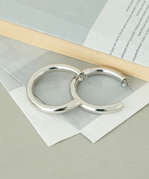 COLONY 2139(コロニートゥーワンスリーナイン)の「パイプフープピアス(ピアス(両耳用)・レディース・ゴールド/シルバー・FREE)」の4枚目の写真