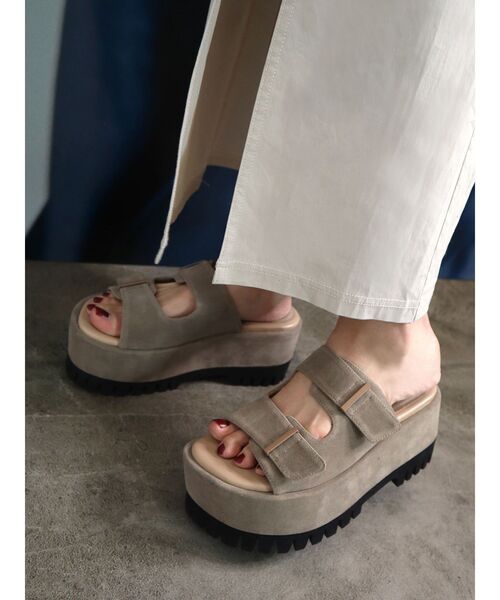 EMODA（エモダ）の「ダブルベルトタンクサンダル（サンダル・レディース・ブラック/ベージュ・SMALL/MEDIUM/LARGE）」の9枚目の写真