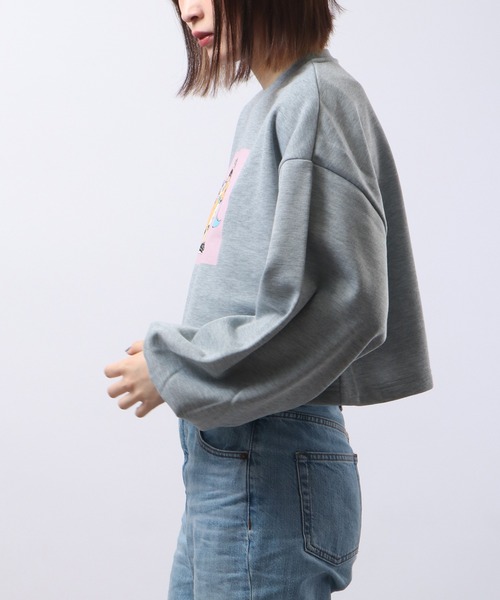 spiritoso（スピリトーゾ）の「spiritoso 怪獣カップルプリントクロップド裏起毛トップス（スウェット・レディース・杢グレー/オリーブ/ピンク・F）」の10枚目の写真