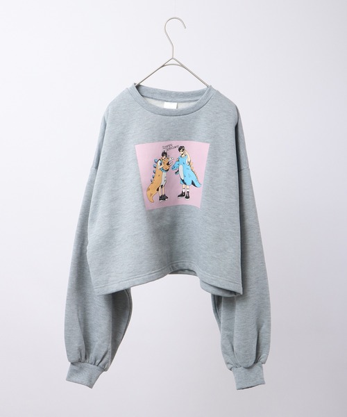 spiritoso（スピリトーゾ）の「spiritoso 怪獣カップルプリントクロップド裏起毛トップス（スウェット・レディース・杢グレー/オリーブ/ピンク・F）」の4枚目の写真