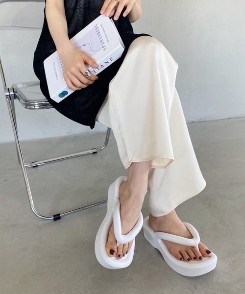 MYMOOD.（マイムード）の「EVAエアリーチューブ厚底サンダル（サンダル・レディース・ホワイト/ブラック・M/L）」の12枚目の写真