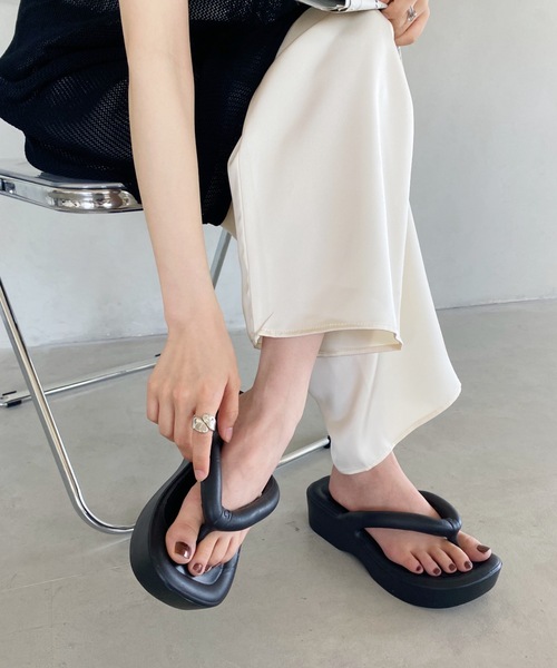 MYMOOD.（マイムード）の「EVAエアリーチューブ厚底サンダル（サンダル・レディース・ホワイト/ブラック・M/L）」の10枚目の写真