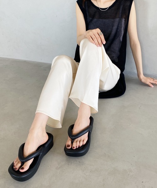 MYMOOD.（マイムード）の「EVAエアリーチューブ厚底サンダル（サンダル・レディース・ホワイト/ブラック・M/L）」の21枚目の写真