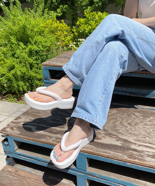 MYMOOD.（マイムード）の「EVAエアリーチューブ厚底サンダル（サンダル・レディース・ホワイト/ブラック・M/L）」の20枚目の写真