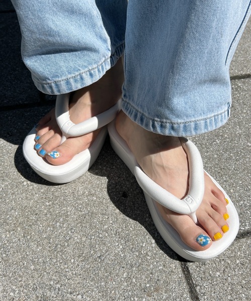 MYMOOD.（マイムード）の「EVAエアリーチューブ厚底サンダル（サンダル・レディース・ホワイト/ブラック・M/L）」の18枚目の写真