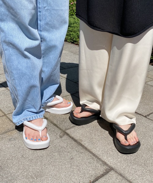 MYMOOD.（マイムード）の「EVAエアリーチューブ厚底サンダル（サンダル・レディース・ホワイト/ブラック・M/L）」の11枚目の写真