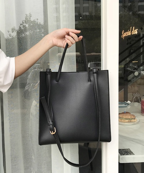 Dita Muaj.(ディータムアージュ)の「シンプルデイリー2wayショルダー ビッグポーチ付き(ショルダーバッグ・レディース・ブラック/ライトブラウン・FREE)」の9枚目の写真
