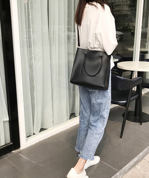 Dita Muaj.(ディータムアージュ)の「シンプルデイリー2wayショルダー ビッグポーチ付き(ショルダーバッグ・レディース・ブラック/ライトブラウン・FREE)」の12枚目の写真