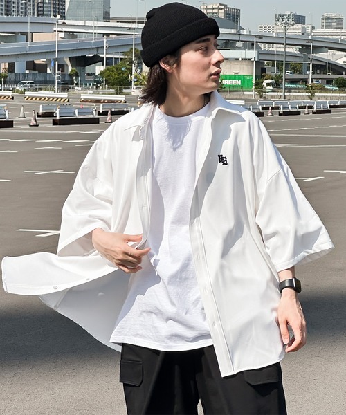 kutir（クティール）の「ワンポイント刺繍トロミルーズシャツ（シャツ/ブラウス・メンズ・チャコールグレー/オフホワイト/ライトブルー/ブラック・MEDIUM/LARGE）」の2枚目の写真