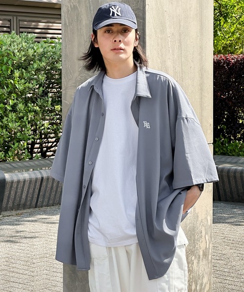 kutir（クティール）の「ワンポイント刺繍トロミルーズシャツ（シャツ/ブラウス・メンズ・チャコールグレー/オフホワイト/ライトブルー/ブラック・MEDIUM/LARGE）」の4枚目の写真