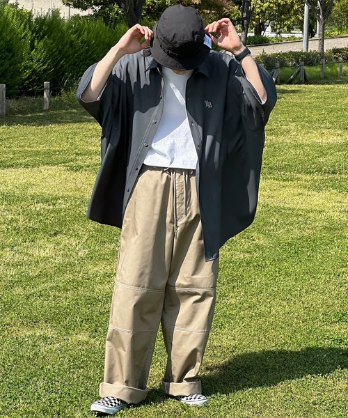 kutir（クティール）の「ワンポイント刺繍トロミルーズシャツ（シャツ/ブラウス・メンズ・チャコールグレー/オフホワイト/ライトブルー/ブラック・MEDIUM/LARGE）」の7枚目の写真