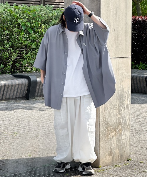 kutir（クティール）の「ワンポイント刺繍トロミルーズシャツ（シャツ/ブラウス・メンズ・チャコールグレー/オフホワイト/ライトブルー/ブラック・MEDIUM/LARGE）」の13枚目の写真