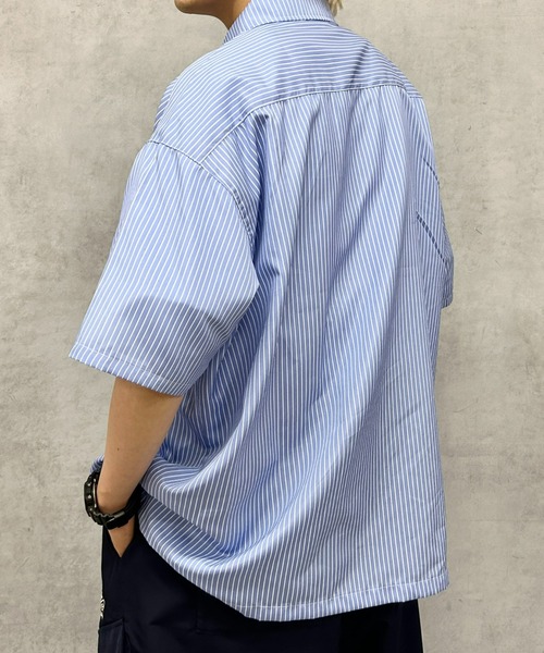 WHO'S WHO gallery（フーズフーギャラリー）の「《WEB限定》COOPER FACTワッペンストライプハーフジップBIGシャツ（シャツ/ブラウス・レディース・サックスブルー/ブルー/ホワイト・FREE）」の4枚目の写真