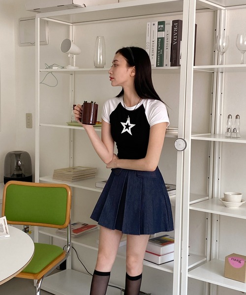 by muni:r（バイ ムニール）の「ラグラン星クロップド半袖Tシャツ（Tシャツ/カットソー・レディース・グレー/ブラック・FREE）」の4枚目の写真