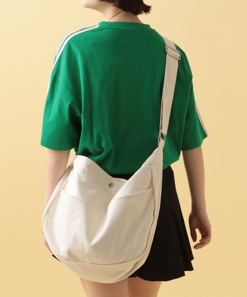 PBLIM（ページボーイリム）の「PBLIM/ニュースペーパーBAG（ショルダーバッグ・レディース・オフホワイト/ブラック/カーキ/オレンジ/イエロー系その他2/クリアブルー・FREE）」の2枚目の写真