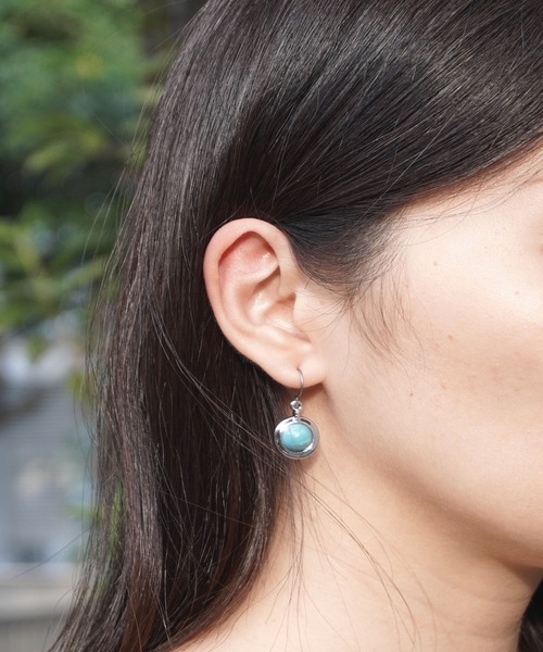 misto accessories（ミストアクセサリーズ）の「一粒ピアス（ピアス（両耳用）・レディース・ホワイト/ターコイズブルー・FREE）」の2枚目の写真