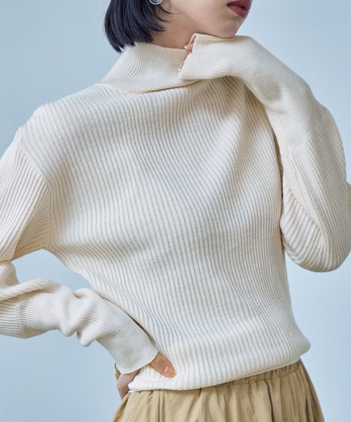 Fashion Letter(ファッションレター)の「アクリルリブニット バルーンスリーブ ハイネックプルオーバー(ニット/セーター・レディース・グレー/ブルー/アイボリー/ライトベージュ/ブラック・M)」の4枚目の写真