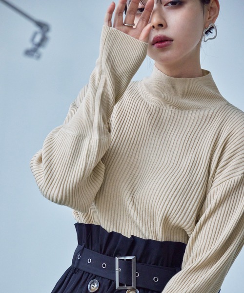 Fashion Letter(ファッションレター)の「アクリルリブニット バルーンスリーブ ハイネックプルオーバー(ニット/セーター・レディース・グレー/ブルー/アイボリー/ライトベージュ/ブラック・M)」の5枚目の写真