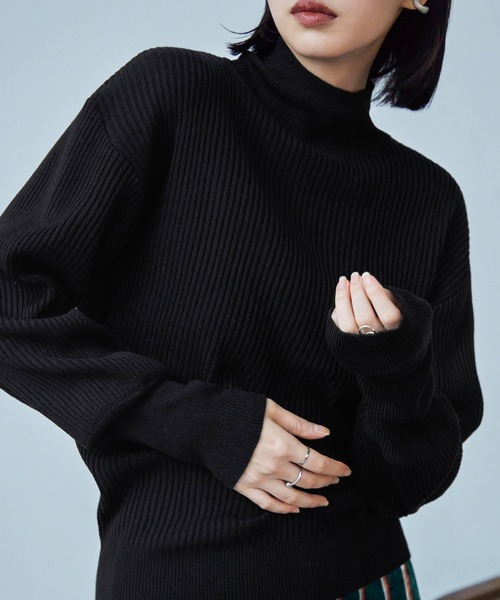 Fashion Letter(ファッションレター)の「アクリルリブニット バルーンスリーブ ハイネックプルオーバー(ニット/セーター・レディース・グレー/ブルー/アイボリー/ライトベージュ/ブラック・M)」の2枚目の写真