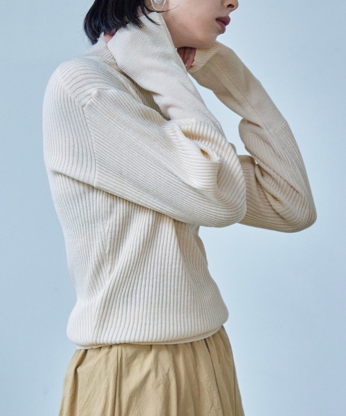 Fashion Letter(ファッションレター)の「アクリルリブニット バルーンスリーブ ハイネックプルオーバー(ニット/セーター・レディース・グレー/ブルー/アイボリー/ライトベージュ/ブラック・M)」の10枚目の写真