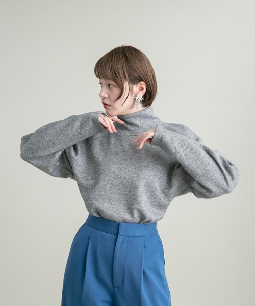 KBF(ケイビーエフ)の「カーブスリーブハイネックプルオーバー(Tシャツ/カットソー・レディース・グレー/レッド/オフホワイト・ONE)」の20枚目の写真