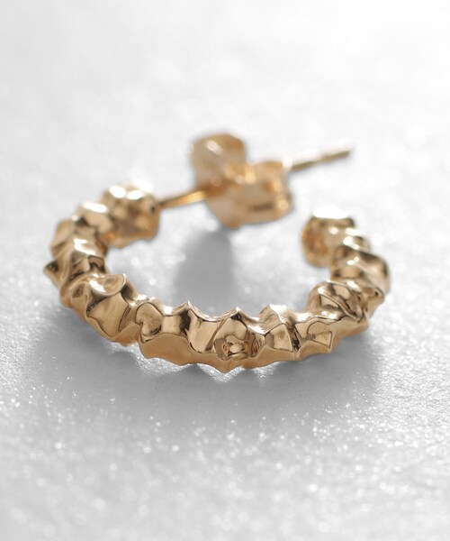 COCOSHNIK（ココシュニック）の「K10ロックカットフープ ピアス（ピアス（両耳用）・レディース・イエローゴールド・00）」の3枚目の写真