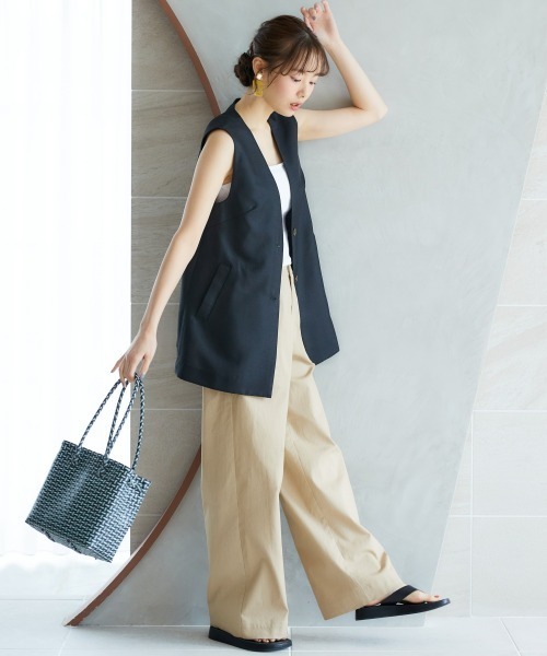 miclat（ミクラ）の「大きいサイズ　ジレ　miclat（ベスト・レディース・ベージュ系/ブラック・L/5L/4L/3L/LL）」の4枚目の写真