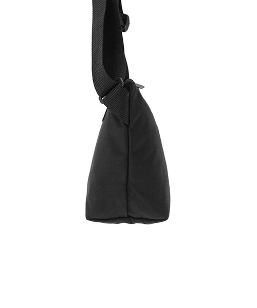 Manhattan Portage（マンハッタンポーテージ）の「Cobble Hill Nylon Messenger Bag (S) No Flap（メッセンジャーバッグ・メンズ・ブラック・SMALL）」の15枚目の写真