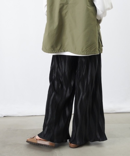 LUCA/LADY LUCK LUCA（ルカ/レディラックルカ）の「LC/LLL プリーツワイドイージーパンツ（その他パンツ・レディース・ブラック/ブルー/イエロー・FREE）」の21枚目の写真