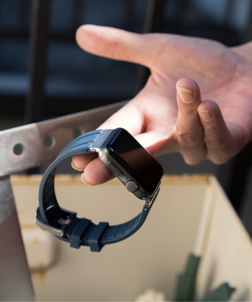zandy(ズィーアンドワイ)の「zandy ズィー・アンド・ワイ/ Apple Watch【ステンレスシリコンバンド】Apple Watch バンド ステンレス×シリコン アップルウォッチベルト メタル ユニセックス /// silicone3(デジタル腕時計・レディース・ホワイト/ネイビー/グレー/オレンジ/ブラック・S/M)」の4枚目の写真