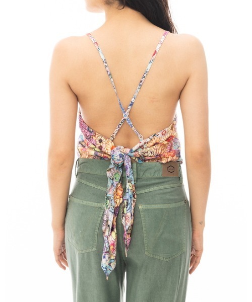 RVCA(ルーカ)の「RVCA レディース 【SAGE VAUGHN】 SASHA TANK ANP タンクトップ 【2024年春夏モデル】/ルーカボタニカル柄タンクトップ(タンクトップ・レディース・マルチ・SMALL/MEDIUM/LARGE)」の4枚目の写真
