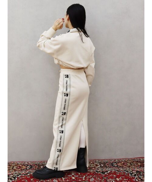 EVRIS（エヴリス）の「サイドロゴラインスウェットロングスカート【セットアップ着用可能】（スカート・レディース・ホワイト/ブルー/ブラック・FREE）」の12枚目の写真