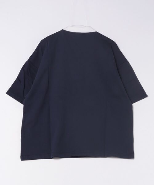 SPINNS(スピンズ)の「【ユニセックスで着用可能】ミニ裏毛半袖ハーフジップTシャツ D刺繍ロゴ(ポロシャツ・メンズ・ネイビー/ブラック/ワイン/ホワイト・ONESIZE)」の5枚目の写真