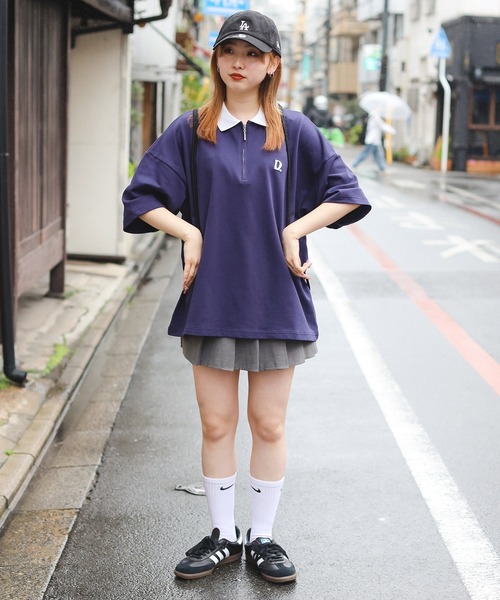 SPINNS(スピンズ)の「【ユニセックスで着用可能】ミニ裏毛半袖ハーフジップTシャツ D刺繍ロゴ(ポロシャツ・メンズ・ネイビー/ブラック/ワイン/ホワイト・ONESIZE)」の19枚目の写真