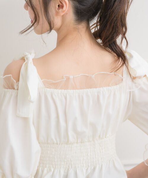 ems excite（エムズエキサイト）の「肩リボンチュールオフショルBL（シャツ/ブラウス・レディース・ピンク/ブラック系その他/ナチュラル・FREE）」の4枚目の写真