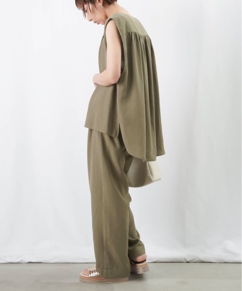 LUCA/LADY LUCK LUCA(ルカ/レディラックルカ)の「LC/LLL リネンブレンド2タックパンツ【セットアップ着用可】(スラックス・レディース・ブラック/カーキ・FREE)」の16枚目の写真