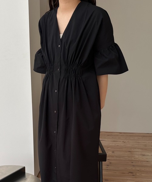 lawgy(ラウジー)の「front button gather shirt op / フロントボタンギャザーシャツワンピ(ワンピース・レディース・アイボリー/カーキ/ブラック・FREE)」の3枚目の写真