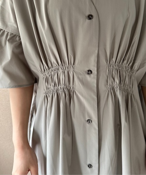 lawgy(ラウジー)の「front button gather shirt op / フロントボタンギャザーシャツワンピ(ワンピース・レディース・アイボリー/カーキ/ブラック・FREE)」の10枚目の写真