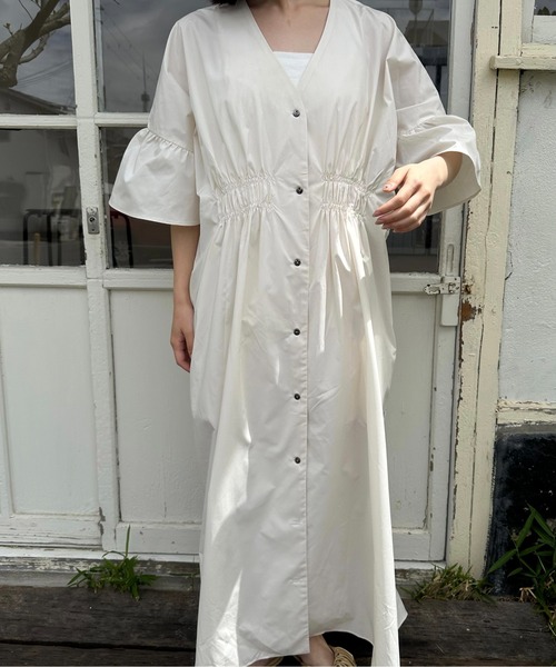lawgy(ラウジー)の「front button gather shirt op / フロントボタンギャザーシャツワンピ(ワンピース・レディース・アイボリー/カーキ/ブラック・FREE)」の6枚目の写真