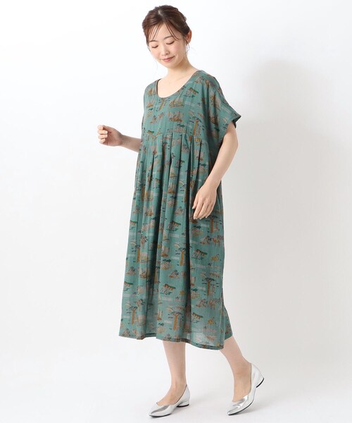 one'sterrace（ワンズテラス）の「リゾート エレファント柄ワンピース（ワンピース・レディース・カーキ系5/ベージュ系8/ブルー系その他7・02）」の4枚目の写真