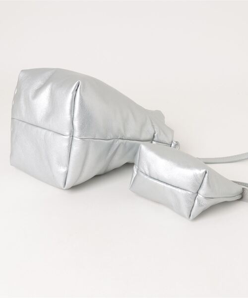 Q（キュー）の「パフィーミニショルダー（ショルダーバッグ・レディース・ブラック/シルバー/グリーン・ONE SIZE）」の4枚目の写真