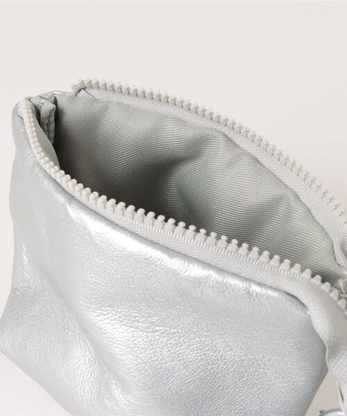 Q（キュー）の「パフィーミニショルダー（ショルダーバッグ・レディース・ブラック/シルバー/グリーン・ONE SIZE）」の6枚目の写真