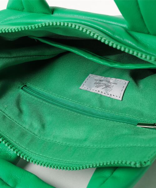 Q（キュー）の「パフィーミニショルダー（ショルダーバッグ・レディース・ブラック/シルバー/グリーン・ONE SIZE）」の7枚目の写真