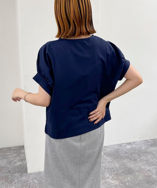 fredy emue（フレディエミュ）の「シルケット袖ギャザープルオーバーカットソー（Tシャツ/カットソー・レディース・チャコールグレー/グレイッシュブルー/ネイビー/オフホワイト・38）」の9枚目の写真