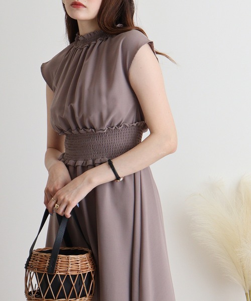 MARBLE WALTS(マーブルワルツ)の「MARBLE WALTZ ウエストシャーリングワンピース(ワンピース・レディース・グレイッシュベージュ/スモークピンク/モカ/ダークグリーン・M)」の6枚目の写真