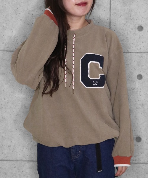 KRIFF MAYER Lady's Collection（クリフメイヤーレディースコレクション）の「ワッペンスタンドクルー（スウェット・レディース・カラフル/チャコール/ナチュラル/ブラック/グレイッシュベージュ・MEDIUM/LARGE）」の4枚目の写真