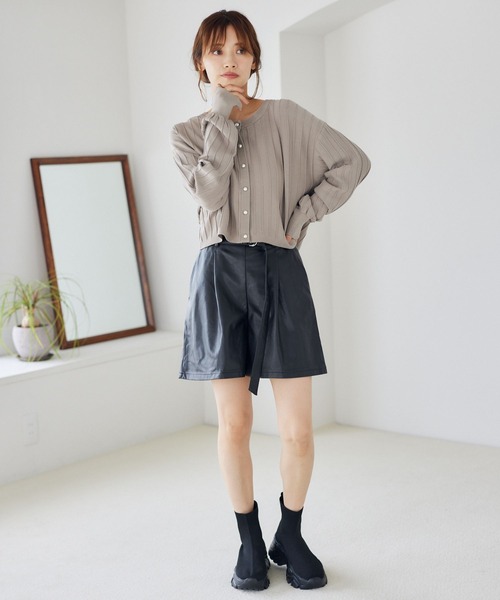 mysty woman（ミスティウーマン）の「パールボタンストライプカーディガン 149812（カーディガン/ボレロ・レディース・ブラック/グレイッシュベージュ/シルバーグレー/グリーン・FREE）」の9枚目の写真