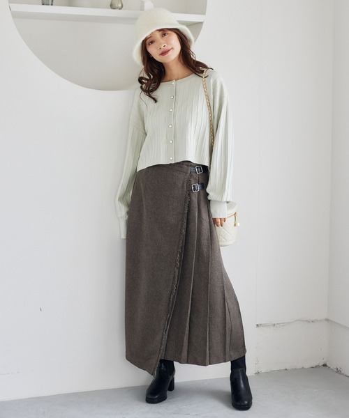 mysty woman（ミスティウーマン）の「パールボタンストライプカーディガン 149812（カーディガン/ボレロ・レディース・ブラック/グレイッシュベージュ/シルバーグレー/グリーン・FREE）」の11枚目の写真