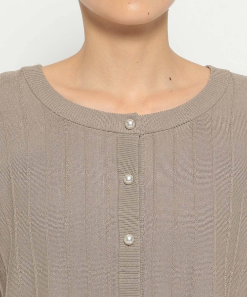 mysty woman（ミスティウーマン）の「パールボタンストライプカーディガン 149812（カーディガン/ボレロ・レディース・ブラック/グレイッシュベージュ/シルバーグレー/グリーン・FREE）」の17枚目の写真